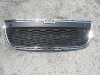 Решетка радиатора Шевроле Каптива (2014-2017) нижняя, для парктроника
